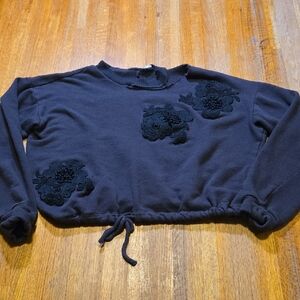 Chloe & Katie Women‎ Small Black Floral Crew Neck Cropped Drawstring Hem Sweater